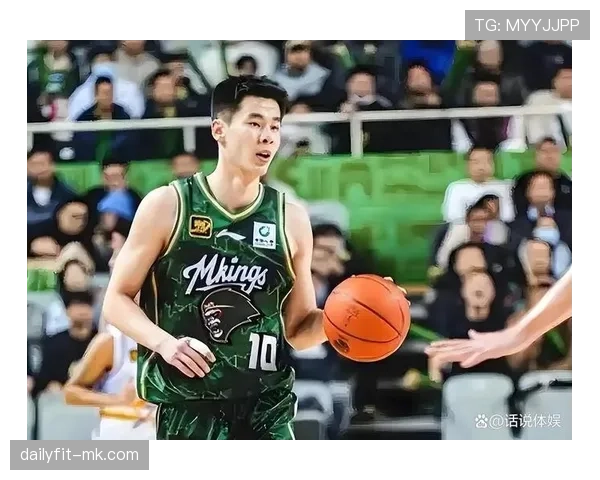 郭昊文训练完直接去夜店蹦到凌晨？