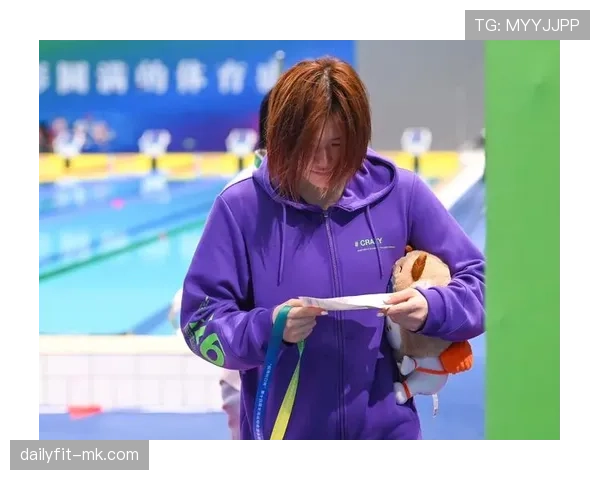 叶诗文家的冰箱里塞满蛋白粉，连饮料都是按毫升算的